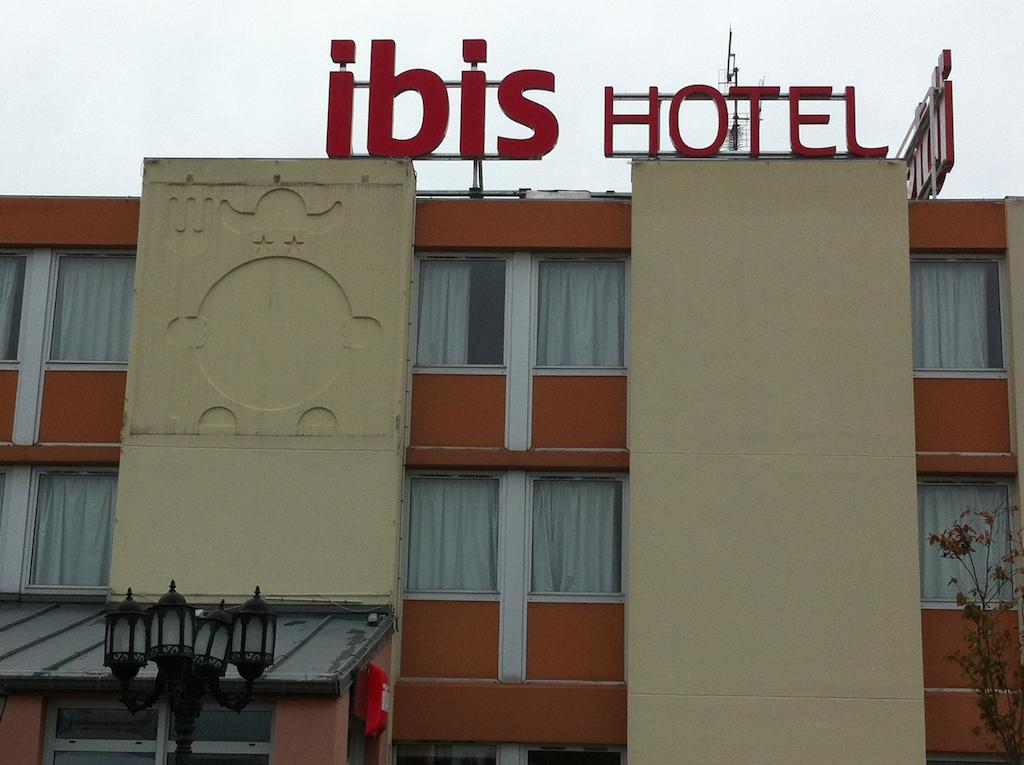 فندق Ibis لووْ المظهر الخارجي الصورة